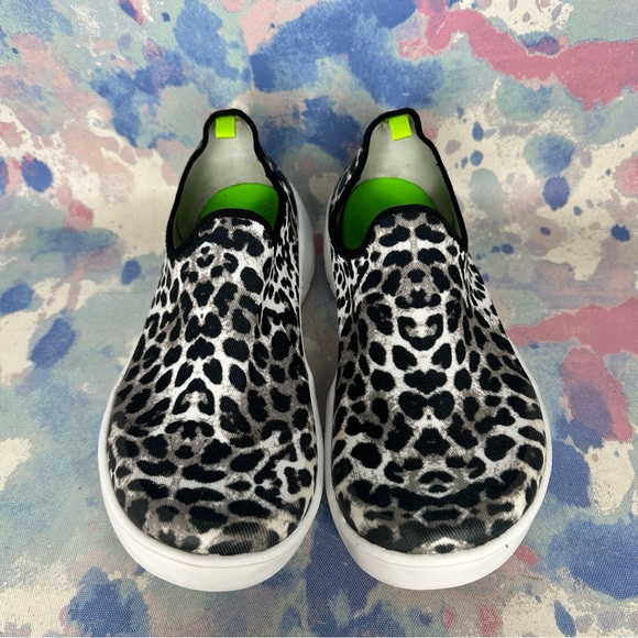 Oofos Oomg EeZee Low Cheetah Print Slip-On Comfort Recovery Walk Shoes Women 10 - Picture 4 of 7
